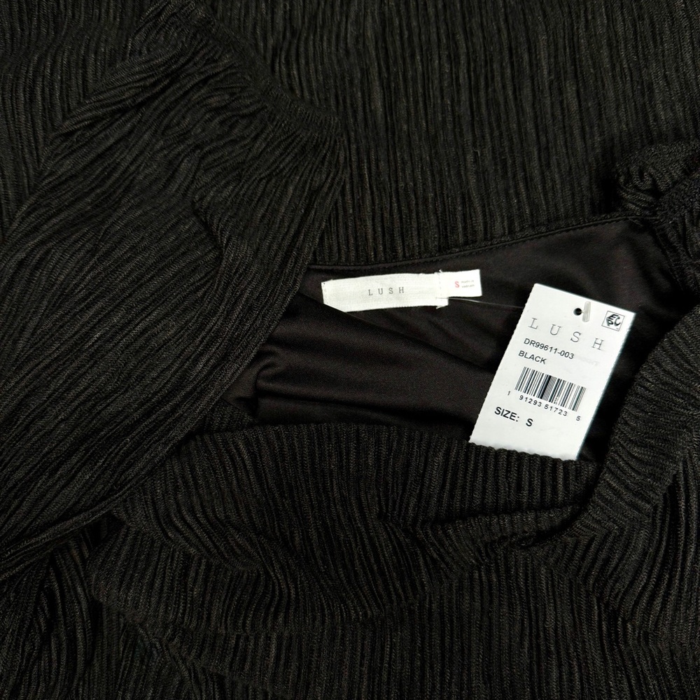 Lush Black‎ Twist Front Long Sleeve Plissè Midi Dress - Picture 7 of 7